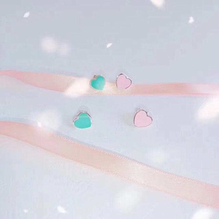 蓝色爱心耳钉