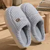 Pantuflas de Algodón para Hombre Otoño/Invierno 2026 Estilo Nuevo para Interiores Hogar Antideslizantes Cálidas Con Felpa Adicional Sin Olor Pie Suela Gruesa Zapatos de Algodón Hombre
