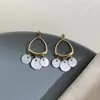 Pendientes de Plata de Ley Estilo Ins Geométricos Simples Pieza Redonda de Concha con Borla Pendientes de Moda Distintivos Tendencia Pendientes de Celebridad de Internet para Mujer