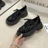 Sapatos de Couro Femininos para Combinar com Saias, Novidade Primavera e Outono 2026 Estilo Britânico Retrô, Versáteis com Cadarço, Sapatos de Salto Espesso para Aumentar a Altura para Estudantes