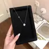 Collar de Trébol de Cuatro Hojas con Circonita de la Suerte, Lujo Accesible y Diseño de Nicho de Gama Alta, Cadena para Clavícula de Acero de Titanio de Lujo Accesible para Novia