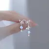 Aretes de Mariposa Asimétricos Estilo Caperucita Roja para Mujer Diseño de Nicho Pendientes de Alta Gama Pendientes de Moda INS Versátiles