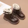 Botas de Cuero Suave con Lazo para Niñas 2026 Otoño/Invierno Nuevo Estilo Botas de Moda Versátiles a Media Pantorrilla Zapatos Peludos Cómodos