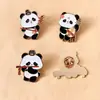 Insígnia de Metal Broche Panda Instrumento Musical Clássico Desenho Animado Guzheng Pipa Broche Panda Acessórios para Mochila Escolar de Estudante Presente