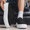Zapatillas deportivas casuales para hombre, mocasines modernos slip-on, zapatos versátiles de suela gruesa para el día a día y actividades al aire libre
