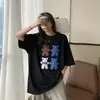 Camiseta Feminina de Manga Curta Versátil Redutora de Idade Estilo Coreano de Verão Solta de Comprimento Médio com Estampa de Urso Novo Design 2025