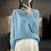 Venta al por mayor de fabricante de suéteres de lana de alta gama listos para usar para mujer, tejido jacquard de punto hueco de cuello semi-alto, tejido versátil para otoño e invierno