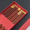 Estilo marea nacional palillos de sándalo rojo madera de ala de pollo de alta calidad alto valor de color palillos redondos palillos de distribución especial traje de caja de regalo