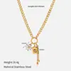 Collar de Lujo Ligero y de Gama Alta de Nicho para Mujer, Colgante con Forma de Corazón Incrustado de Diamantes, Cadena para Clavícula Versátil y de Gama Alta de Acero de Titanio