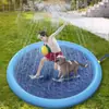 Fábrica en stock Alfombra rociadora de agua PVC Alfombra rociadora de agua para mascotas Alfombra rociadora de agua para niños al aire libre con letras de delfín