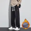 Nuevos jeans juveniles con forro de polar para otoño e invierno para hombre, jeans rectos de pierna ancha, pantalones holgados para hombre estilo americano vintage