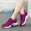 Suministro directo de fábrica nueva versión coreana de zapatillas deportivas casuales tejidas voladoras transpirables suela suave amortiguación de aire estudiante versátiles talla grande zapatos de mujer tendencia