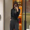 Suéter de tricô de cor sólida com gola redonda estilo coreano, manga longa, para mulheres, novo top base slim fit de outono 2025, versátil casual