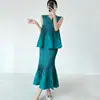 Traje da Moda 2026 Primavera e Verão Roupas Femininas com um Conjunto Completo de Tops Camiseta Plissada Sem Manga + Saia de Comprimento Médio Conjunto de Duas Peças