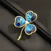 Broche de Trébol de Cristal Austriaco Tricolor Dorado Simple Elegante Pin Pequeño Anti-Exposición Accesorios para Mujer