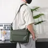 Mochila Casual Coreana Ligera Simple Estilo Callejero para Hombre Bolso Cilíndrico Multifuncional Bolso Cruzado Deportivo Casual de Moda para Hombre