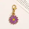 Llavero de aleación esmaltada con margarita y flor pequeña, colgante de amuleto transfronterizo, fresco, para bolsos de niñas, llavero de flor