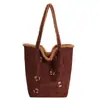 Nova Bolsa Tote de Camurça Coreana Outono/Inverno 2025 para Mulheres, Bolsa de Ombro Plush Bordada Dupla Face para Estudantes