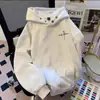 Sudadera con capucha de nuevo diseño de botón de letra para hombres y mujeres, diseño de moda perezoso moderno, top holgado versátil