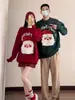 Suéter navideño de bloques de color rojo y verde con figura 3D de Santa Claus, suéter de punto para hombre de corte holgado con cuello redondo, estilo casual, atuendo para pareja, prenda exterior