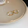 Hebilla de Oreja Circular Ola Perla Única Diseño de Nicho Pendientes de Alta Gama Pendientes Circulares de Perla Simples y de Moda para Mujer