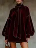 Estação Independente da Amazon de Roupas Europeias e Americanas 2025 Roupas de Outono e Inverno Vestido Curto de Veludo com Manga Longa e Laço