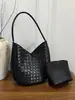 2026 Nova Bolsa Tote Retrô com Textura Trançada Grande Capacidade Casual para o Dia a Dia Bolsa de Ombro Único Bolsa de Braço com Letras Feminina
