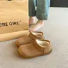 Sapatos de algodão da moda para atividades ao ar livre, novo estilo, com forro de lã, design de batata pequena, estilo Birkenstock 2026, versáteis, antiderrapantes e quentes para o inverno.