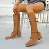 2025 Calçados Femininos Plus Size para Comércio Exterior Novas Botas de Couro Europeias e Americanas Outono/Inverno Bico Redondo Patchwork de Couro Fivela Salto Quadrado Botas de Cavaleiro