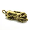 Latón retro valiente bronce antiguo mascota de té antigua llavero colgante pieza de mano cinco emperadores dinero calabaza de cobre