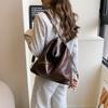 Bolso Grande de Mano de Color Contrastante Retro para Mujer 2026 Nuevo Bolso Tote de Nicho para Viajes Cotidianos Mochila de Moda y Versátil