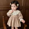 Vestido de princesa estilo coreano para niña 2026 nuevo modelo dulce y elegante con encaje y cuello de muñeca para bebés