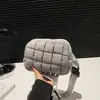 Bolso de Plumas de Alto Gama con Espejo Cruzado para Mujer 2024 Nuevo Cuadrado Bordado Moda Bolso de Hombro Único Cruzado Bolso de Pecho Bolso para Teléfono Móvil