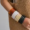 Pulseira aberta redonda de resina multicamadas europeia e americana, simples e moderna para primavera e verão, adequada para o dia a dia, joia feminina de nicho de alta qualidade