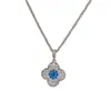 Collar de trébol de cuatro hojas azul con diamantes completos, moderno y versátil, estilo francés, para mujer, único, de lujo ligero, alta gama, cadena para clavícula muy brillante al por mayor.