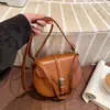2026 Nueva Hebilla de Cinturón Simple Transfronteriza Bolso de Silla de Montar Portátil, Popular Textura Vintage Bolso Versátil de Hombro Cruzado para Mujer
