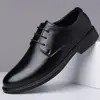 Sapatos masculinos de couro Woodpecker, sapatos formais de negócios em couro genuíno com sola leve, novos sapatos casuais respiráveis com sola macia estilo britânico para terno de escritório