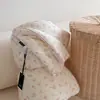 Colcha de punto estilo INS con diseño de nube de dibujos animados para primavera y otoño, colcha de invierno suave y cálida con borde enrollado, lavable a máquina, adecuada para uso en dormitorio