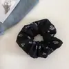 Scrunchie Grande Estilo Vintage com Estampa de Rosa, Elástico de Cabelo Versátil e com Aparência Relaxada, Alta Elasticidade e Elástico Durável