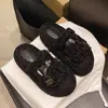 Chinelos de Pelo com Solado Grosso Estilo Coreano para Aumentar a Altura para Mulheres, Uso Externo, Sensação de Luxo, Novidades Outono/Inverno 2026, Chinelos Confortáveis de Pelo para Mulheres