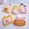 Juguete de Comida Simulada Galleta Gatito Pan Pegamento de Crema DIY Funda de Teléfono Cuerda para el Pelo Adorno de Zapato Flor Accesorios de Resina