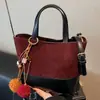 Bolsa de Moda Coreana para Mulheres 2025 Nova de Inverno Versátil Bolsa de Ombro Retro Contraste Camurça Bolsa de Mão Transversal