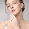 Anillo Clásico de Cuatro Garras con Diamante de Pang Donglai, Plata de Ley S925, Anillo Único y Sofisticado para Mujer, Perfecto para el Festival Qixi o Regalo de Cumpleaños