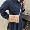 Bolsa Quadrada Pequena Transversal de Ombro Único Moderna e Bonita Bolsa Laço de Textura Personalizada Bolsa de Ombro Popular Feminina Primavera 2025