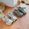 Zapatillas deportivas para niños, nuevo modelo 2026, zapatillas de correr para niños, unisex, ligeras, antideslizantes, versátiles, zapatillas de papá para niños