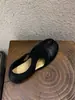 Zapatos vintage de nicho dorados de punta dividida tipo pezuña de cerdo, sandalias cómodas y suaves de suela blanda, sin cordones, estilo slip-on, de moda, huecas, zapatos de ballet