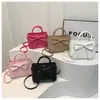 Bolsa Pequena com Laço para Mulheres 2024 Primavera Nova Estilosa Bolsa Saco Design de Nicho Feminina Bolsa de Ombro