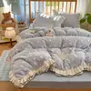 Colección de otoño e invierno: juego de ropa de cama de terciopelo de leche de cuatro piezas, funda de edredón de forro polar coral gruesa por ambos lados y juego de sábanas de franela de tres piezas