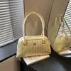 Bolsa de Gran Capacidad para Mujer, Nuevo Modelo Primavera/Verano 2026, Diseño Casual de Nicho, Bolso de Hombro Individual para Debajo del Brazo, Bolso Almohada Acolchado para Viajes Diarios