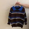 Novo Conjunto de Outono para Meninas Novo Estilo Malha Cardigã Listrado Estiloso Suéter com Lapela Color-blocking Jeans Versátil Conjunto de Duas Peças